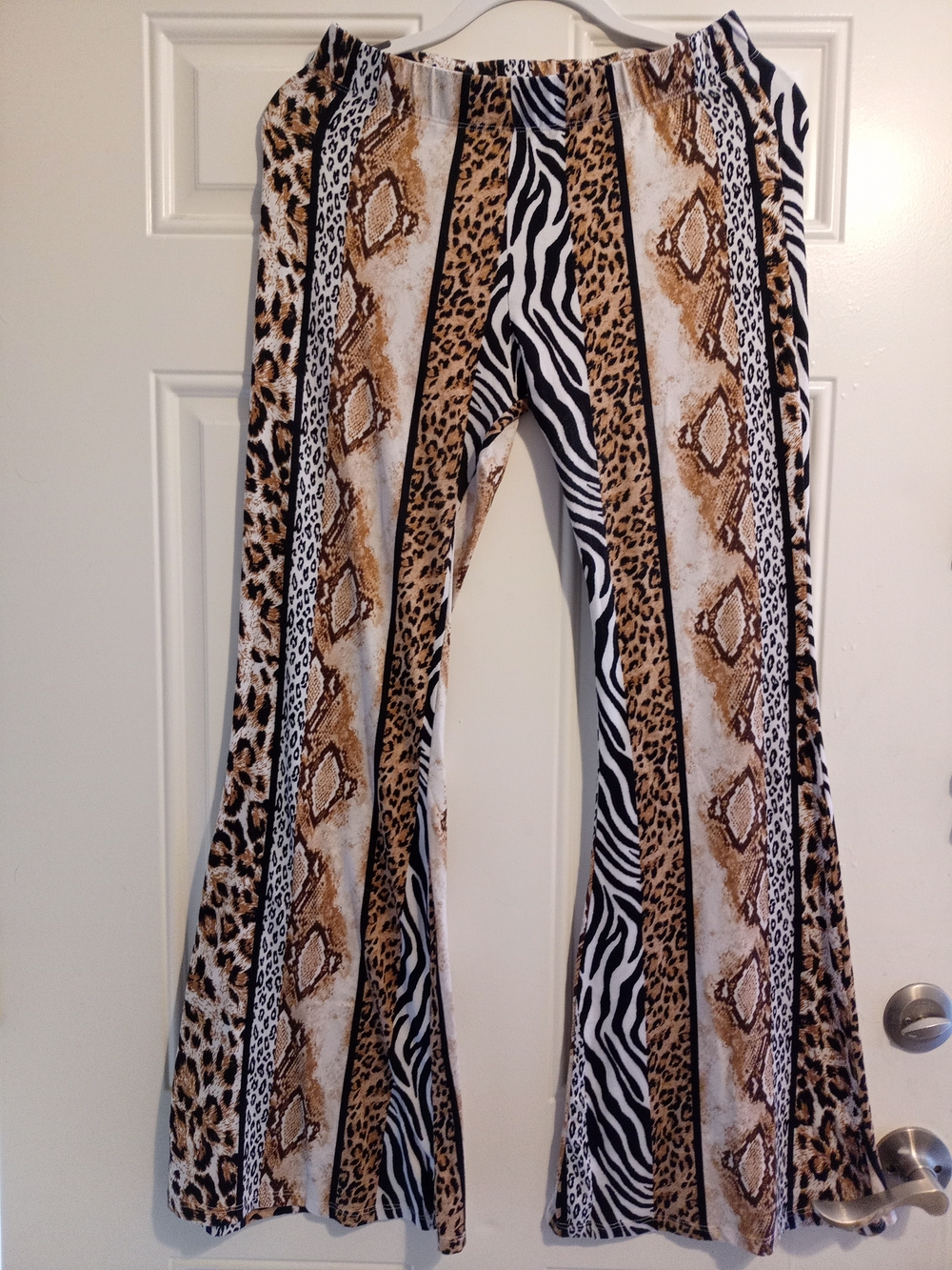 FLARE LEG YOGA PANTS LEGGINGS WILD ANIMAL PRINT WOMENS SIZE LARGE